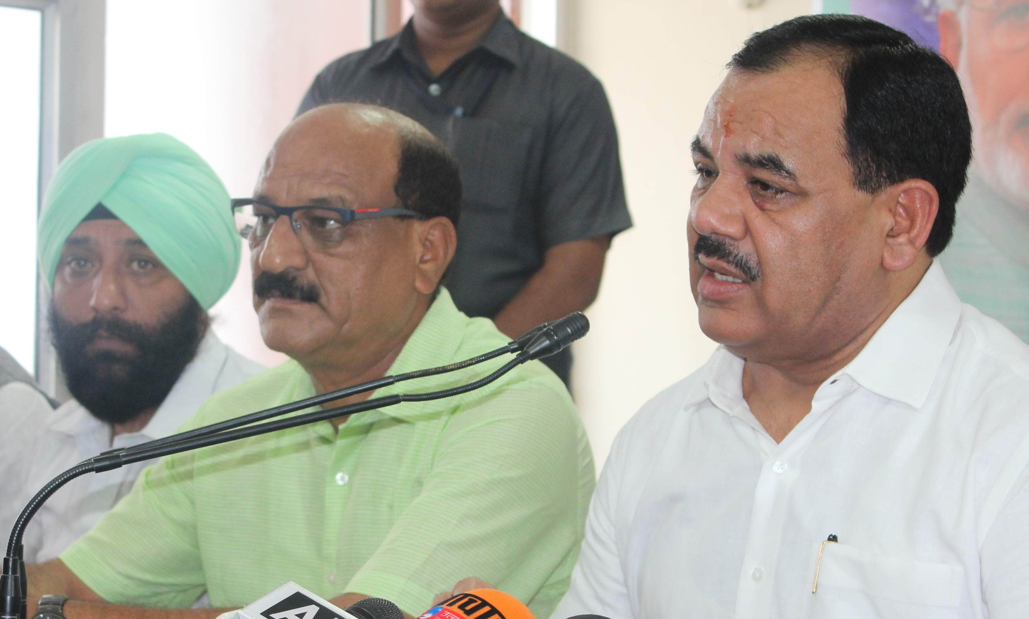 harak singh rawat cry before media on rape allegation.