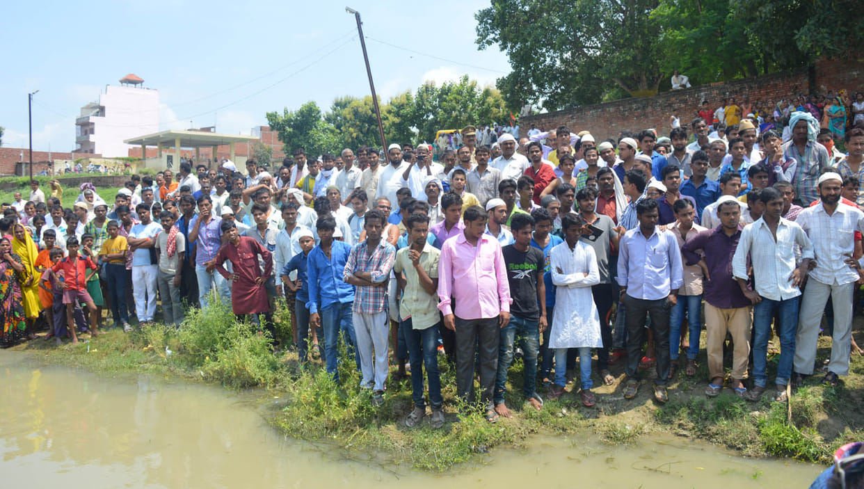 The three children drowned in the bath lacerated wound
