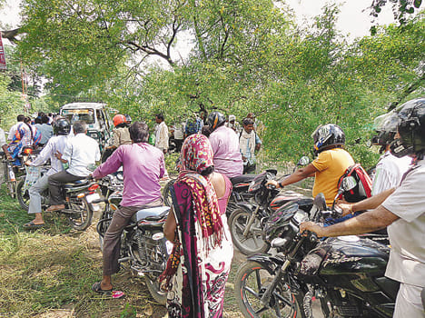 Akbarpur-Mati road was blocked by falling tree