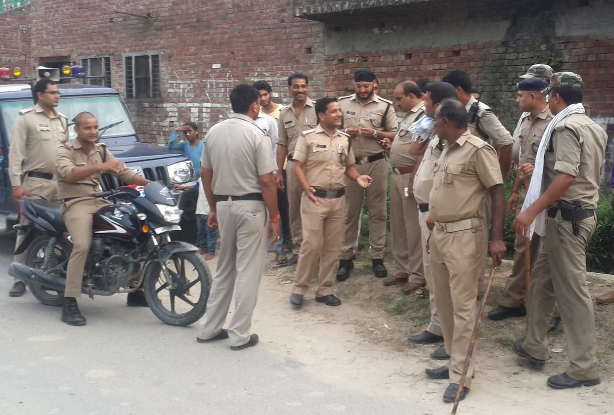 65 thousand rupees looted to the teacher