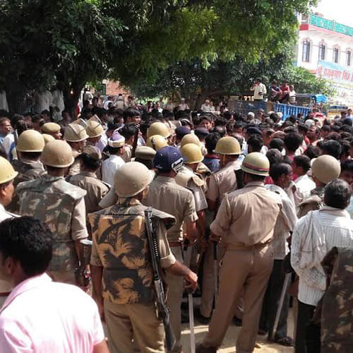 protest over two youth beaten to death by police in mainpuri