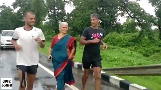 मिलिंद सोमन के साथ ऊषा सोमन