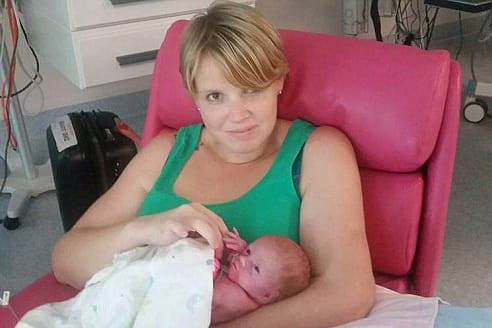 baby born with his organs outside his body 