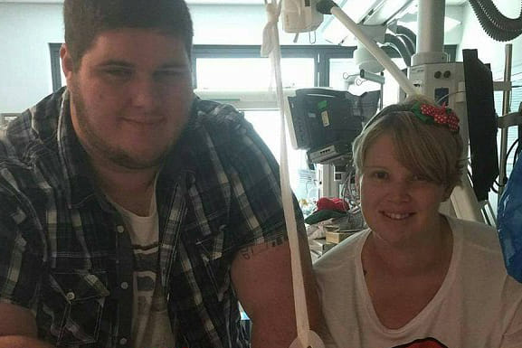 baby born with his organs outside his body 