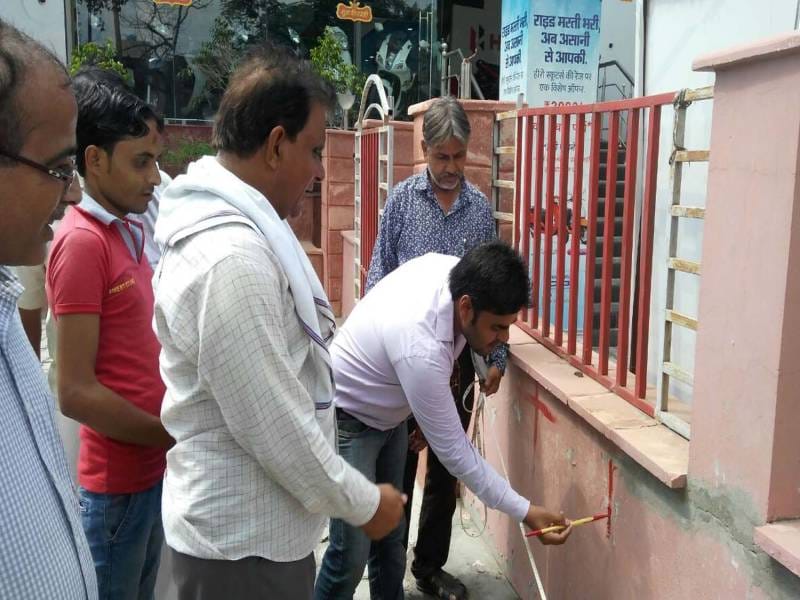 300 se adhik bhavan honge prabhaavit
