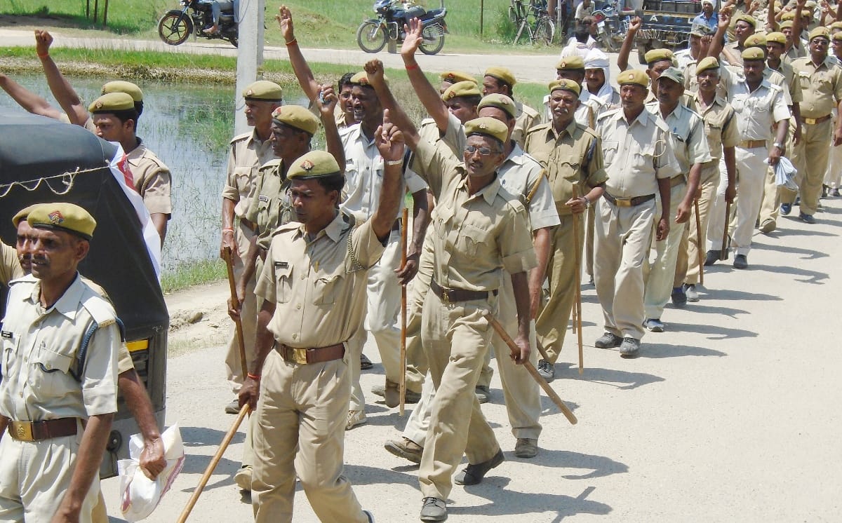 daily wages of up home guard increased to five hundred 