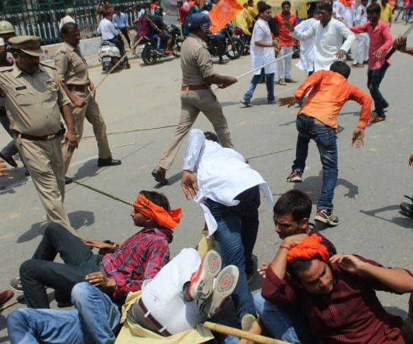  police lathi cahrge on abvp student