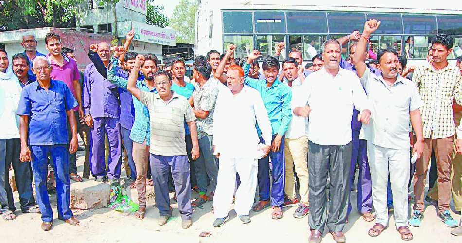 Bus strike, attack on driver, haryana roadways, kutiana road, aggitation