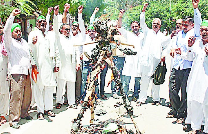 Rallied to protest crop insurance