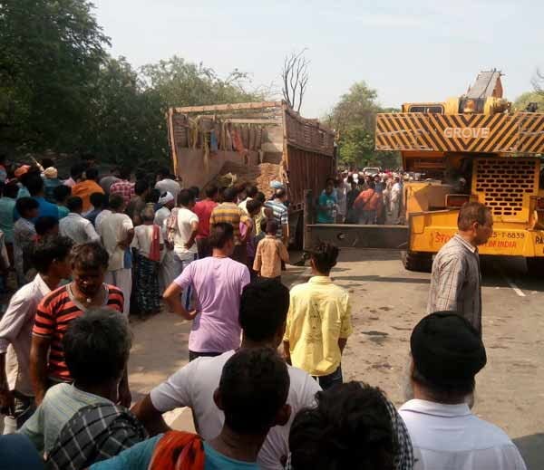 truck crushed people sleeping in slum on road in kapurthala, two people died