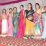 संभल के प्रेम वाटिका में तीज उत्सव पर नृत्य करतीं महिलाएं।