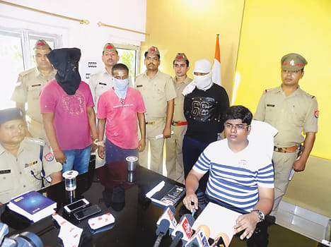 robbers used Greece in hands for robry