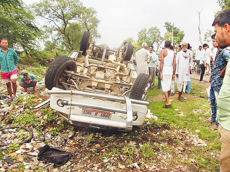 Bolero a dozen injured in collision