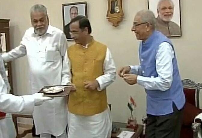 lucknow mayor dinesh sharma visits gujrat