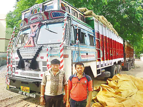 beat driver and helper and looted potato loaded truck