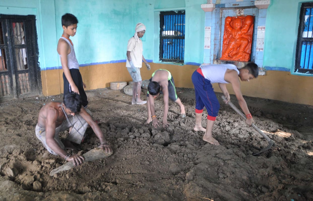 Dress up for Cirque Panchami soon began wrestling ring