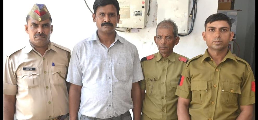 azaad police cuts challans of police