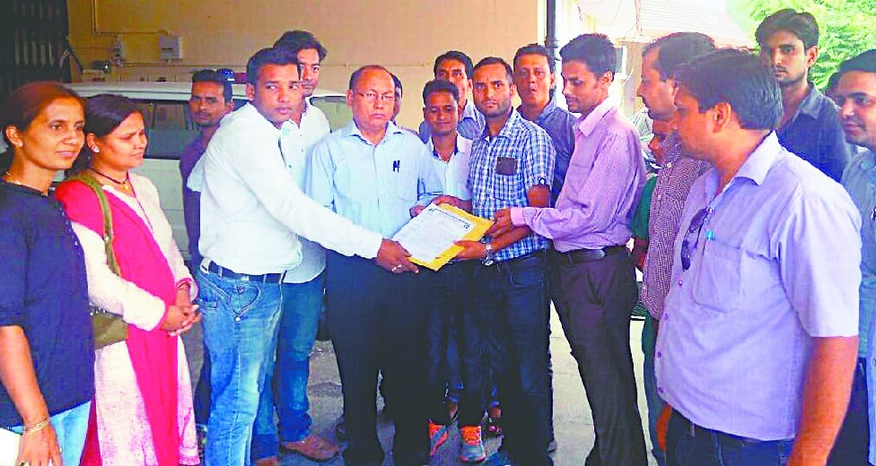 NHM staff continue protest