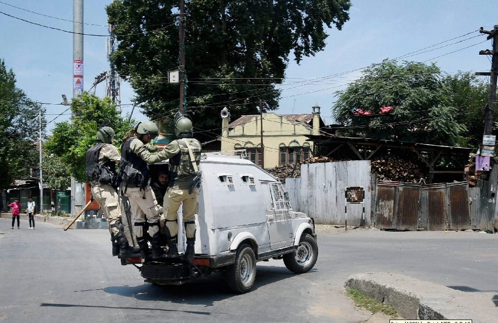  Terrorists hurl grenade at a CRPF patrolling party in Pulwama town