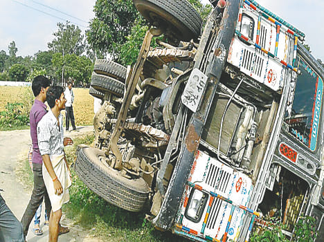 Putting manure truck overturned, survived