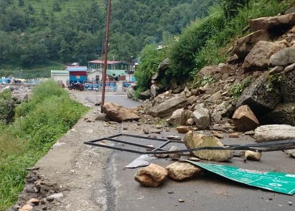 heavy rain in uttarakhand, mountain break in sonprayag.