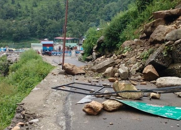 heavy rain in uttarakhand, mountain break in sonprayag.