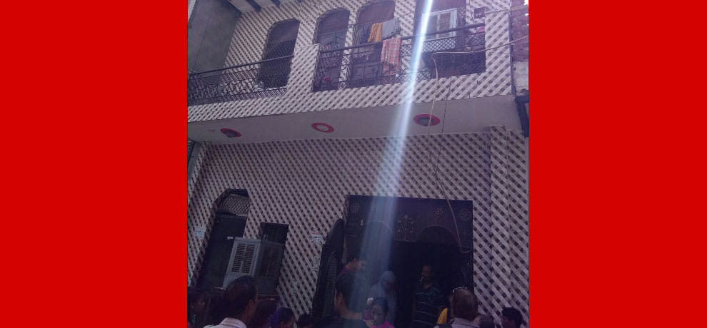 men woman dead body found in a home delhi