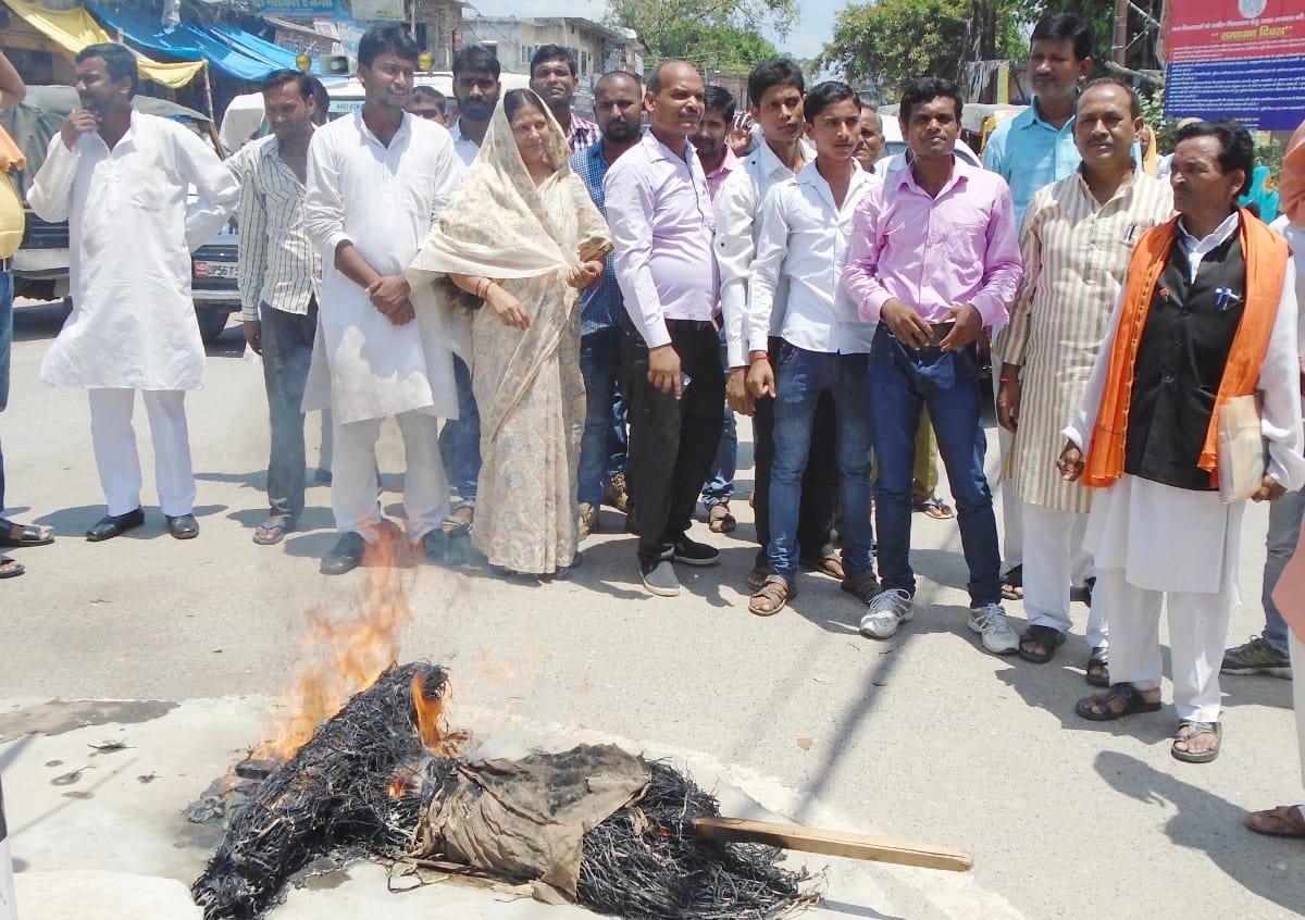 burnt idol of minister of state radheshyam