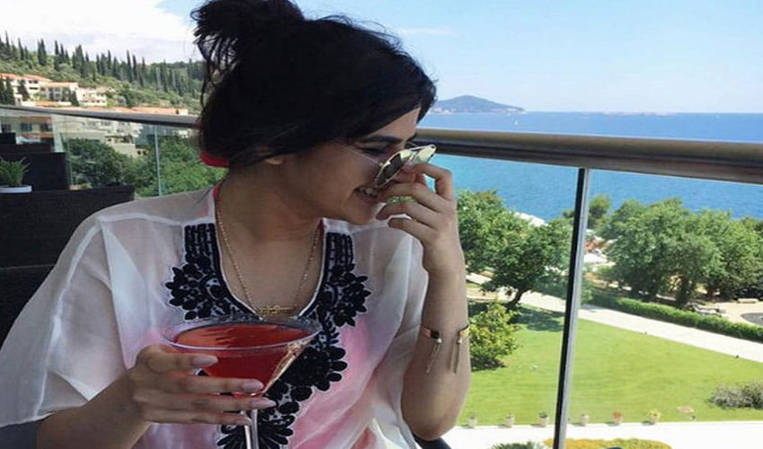 bhagyashree's daughter avantika looks glamorous in her instagram pics