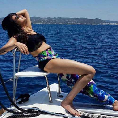 bhagyashree's daughter avantika looks glamorous in her instagram pics