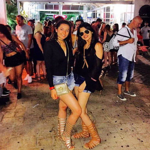 bhagyashree's daughter avantika looks glamorous in her instagram pics