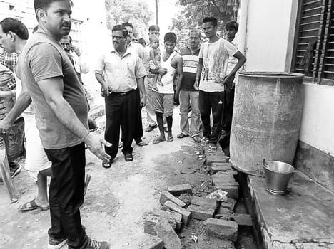 Acting on the instructions of the drain breakers