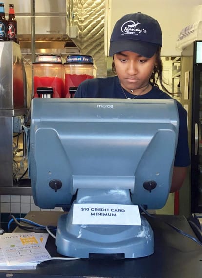 barack obama daughter works as a waitress