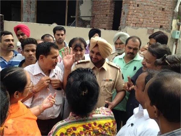 protest, wife protest, controvercy relation, wife demand husband, father in law, ludhiana