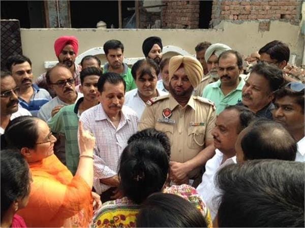 protest, wife protest, controvercy relation, wife demand husband, father in law, ludhiana