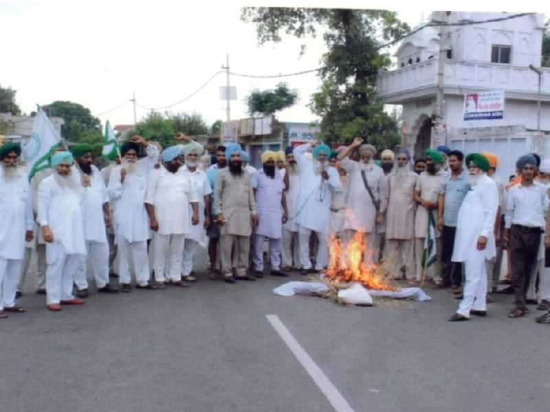  Bharatiya Kisan Union Dkaunda demonstrate performance in Siddhuwal,  Patiala