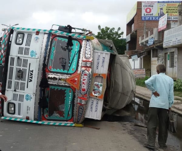 Accident in telebagh in Lucknow.