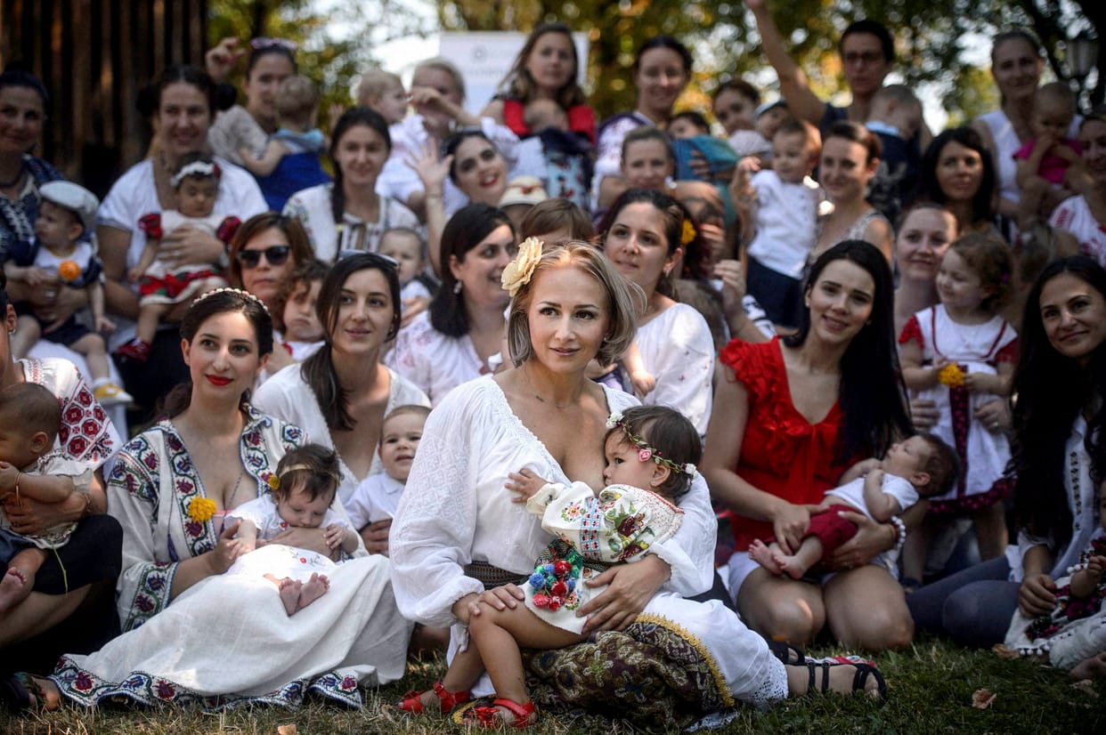 five hundred mother breast feeding in Philippines