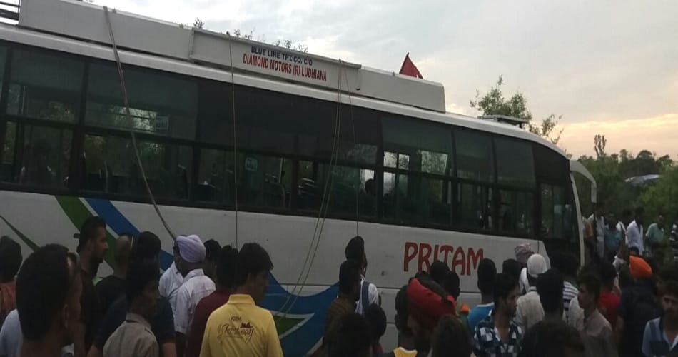 8 devotees killed in bus accident, mata chintpurni mandir, hoshiarpur road, punjab