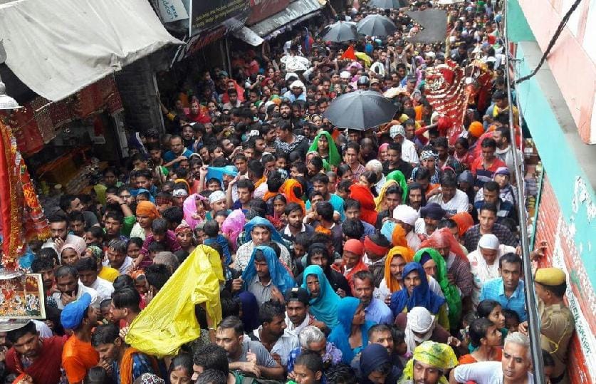 Thousand of devotees reached in Chintpurni on Sunday