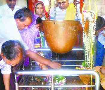 Peopleश's worship on nagpanchami