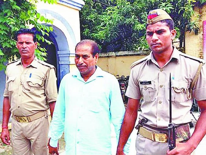 Lekhpal arrested taking bribe