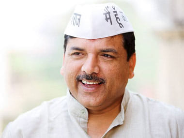 4 aap workers arrested , 5 policemen suspended
