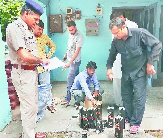 liquor, crime, smuggling, up, haryana, border, police, excise team, yamunanagar