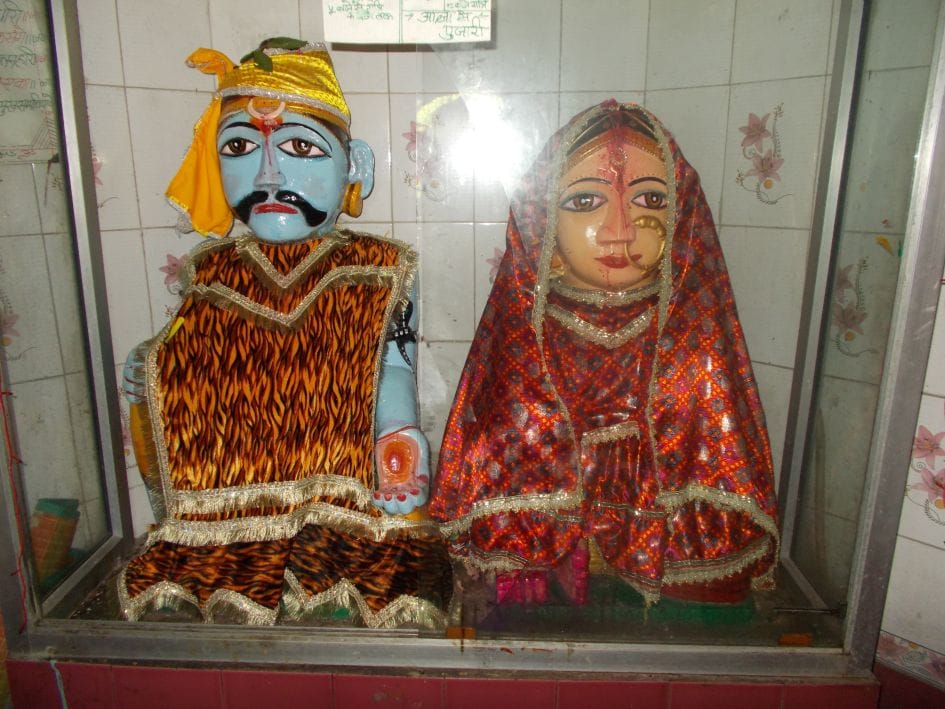 Mustache obese chef who would sit in the temple Shankar
