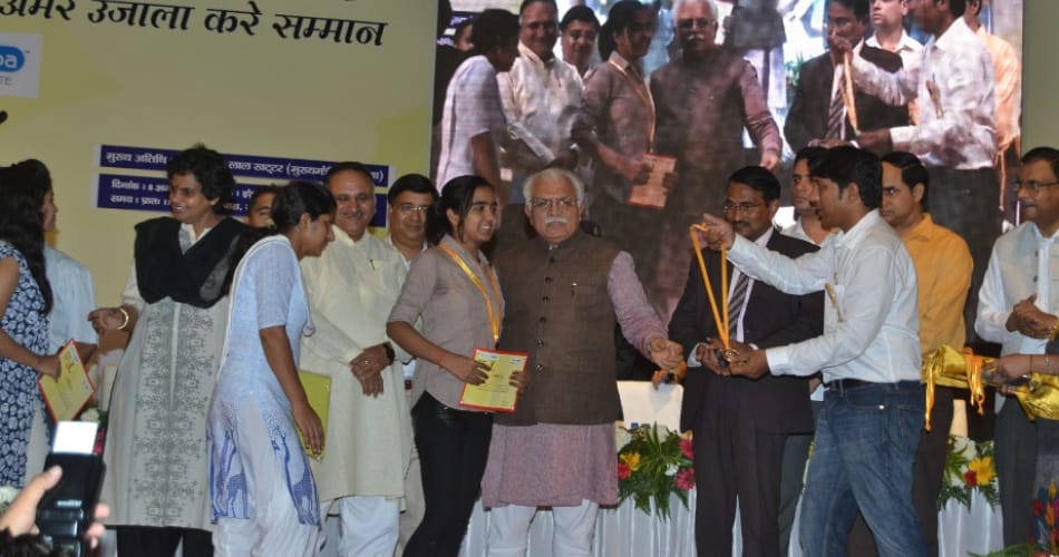 amar ujala medhavi chhatra samman samaroh in panchkula inderdhanush auditorium