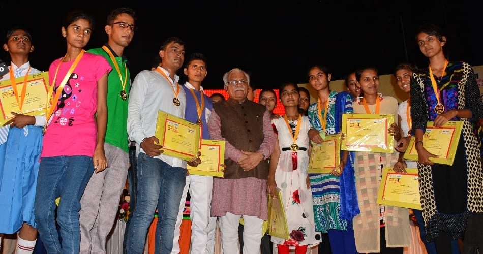 students man ki bat with cm khattar amar ujala medhavi chhatra samman samaroh