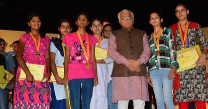 big announcement by cm khattar in amar ujala medhavi chhatra samman samaroh