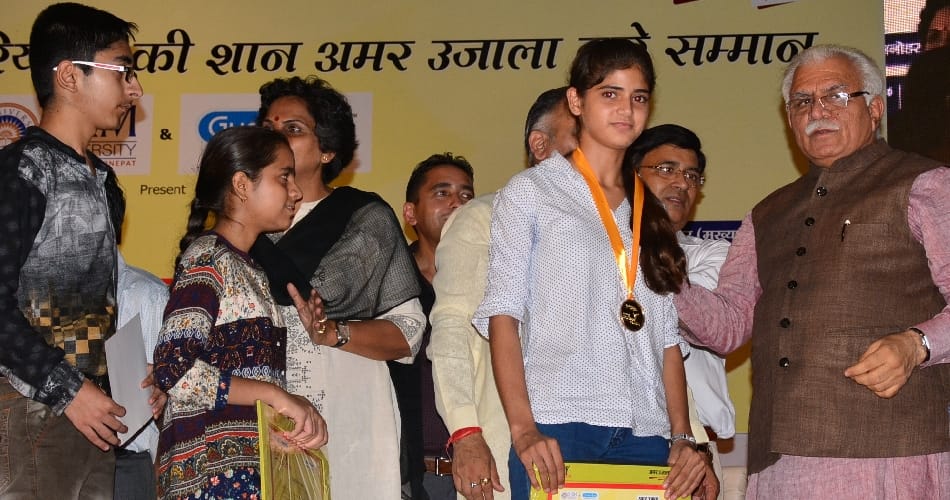 amar ujala organises medhavi chhatra samman