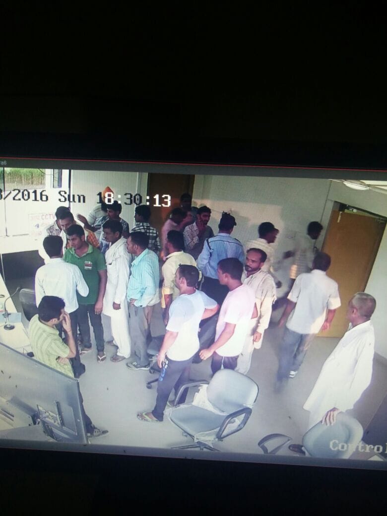 organically at Medina toll plaza, attack on manager, villagers of rohtak